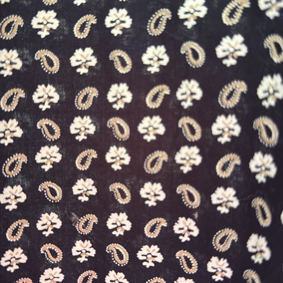 Elegant Black Floral Dress - Picture 2 of 5